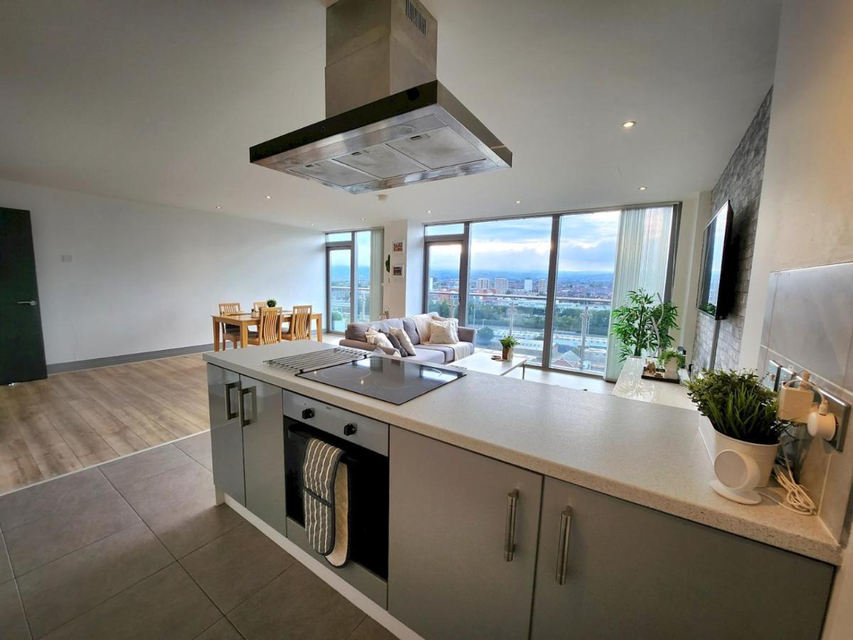 Апартаменти Pass The Keys Stunning Penthouse With Balcony Sunset Views Белфаст Екстер'єр фото